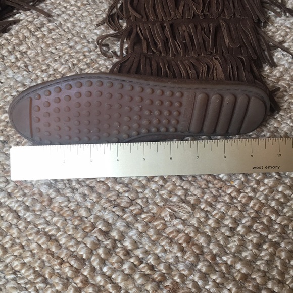 Minnetonka 5 layer fringe boots - Picture 3 of 4